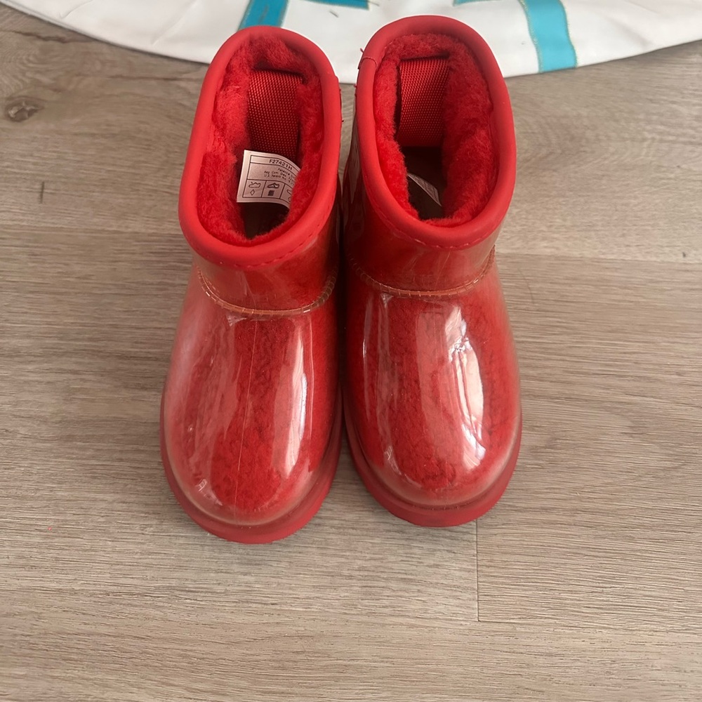 UGG RED BOOTS TODDLER US SIZE 10 
Water proof